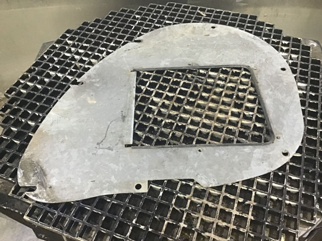 Liebherr A914 Compact - Motorháztető: 1 kép. Liebherr A914 Compact - Motorháztető: 1 kép.