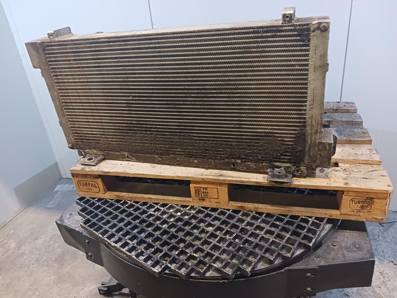 Liebherr A932 Li / A934 Li / R932 Li / R932 Li T / R934 - Olajhűtő: 1 kép. Liebherr A932 Li / A934 Li / R932 Li / R932 Li T / R934 - Olajhűtő: 1 kép.