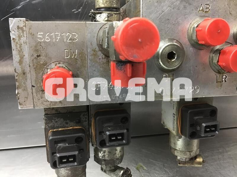 Liebherr A944C Li / A934C Li / R944C Li / R954C / A954C Li / R934C - Hidraulika: 3 kép. Liebherr A944C Li / A934C Li / R944C Li / R954C / A954C Li / R934C - Hidraulika: 3 kép.