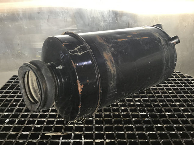Liebherr Air Filter - Levegőszűrő: 1 kép. Liebherr Air Filter - Levegőszűrő: 1 kép.