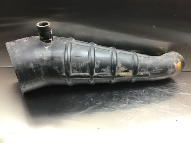 Liebherr Air Filter Hose - Légbeszívó cső: 1 kép. Liebherr Air Filter Hose - Légbeszívó cső: 1 kép.