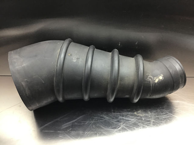 Liebherr Air Filter Hose - Légbeszívó cső: 1 kép. Liebherr Air Filter Hose - Légbeszívó cső: 1 kép.
