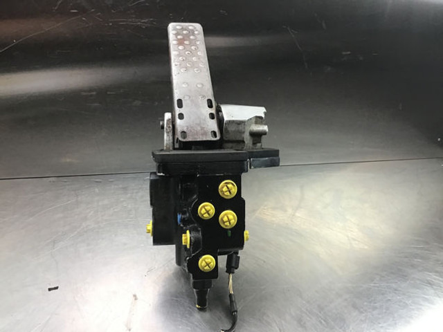 Liebherr Brake Compact Block - Pedál: 1 kép. Liebherr Brake Compact Block - Pedál: 1 kép.