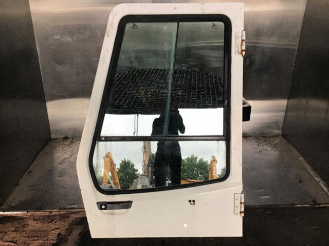 Liebherr Cabin Door - Ajtó és alkatrészek: 2 kép. Liebherr Cabin Door - Ajtó és alkatrészek: 2 kép.