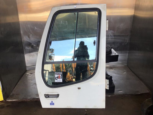 Ajtó és alkatrészek Liebherr Cabin Door: 1 kép.