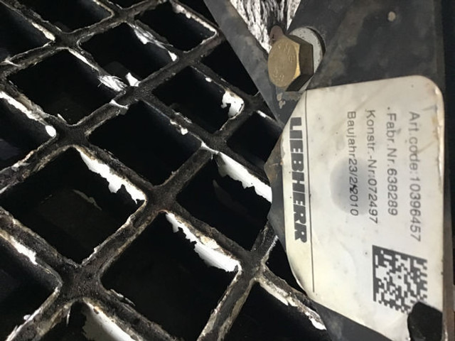 Liebherr Engine Hood Small - Motorháztető: 5 kép. Liebherr Engine Hood Small - Motorháztető: 5 kép.