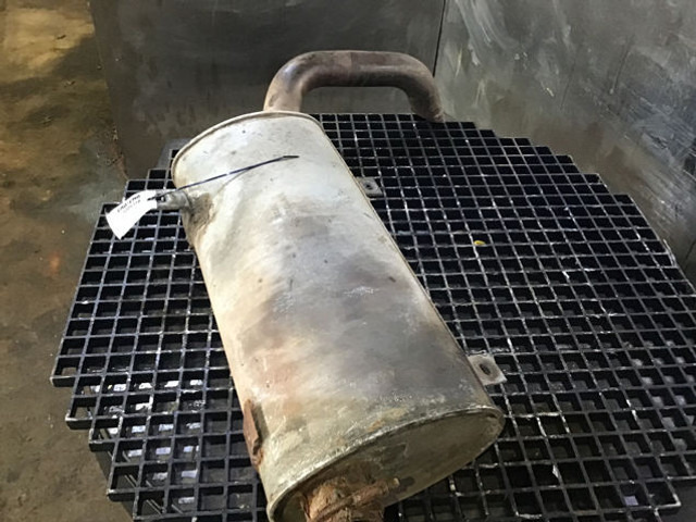 Liebherr Exhaust Silencer - Hangtompító: 1 kép. Liebherr Exhaust Silencer - Hangtompító: 1 kép.