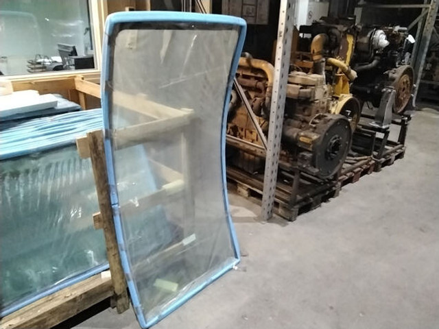 Liebherr Front window (top to bottom) - Ablak és alkatrészek: 1 kép. Liebherr Front window (top to bottom) - Ablak és alkatrészek: 1 kép.