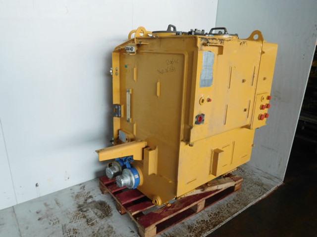 Liebherr Hydraulic Tank - Hidraulikus tartály: 2 kép. Liebherr Hydraulic Tank - Hidraulikus tartály: 2 kép.