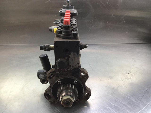 Liebherr Injection Pump - Üzemanyag szivattyú: 2 kép. Liebherr Injection Pump - Üzemanyag szivattyú: 2 kép.