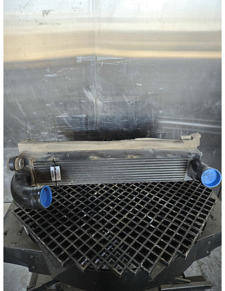 Liebherr Intercooler - Köztes hűtő: 3 kép. Liebherr Intercooler - Köztes hűtő: 3 kép.