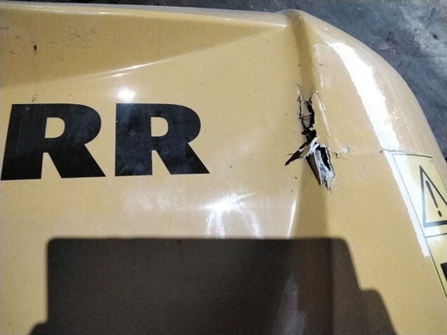 Liebherr L506 / L508 - Motorháztető: 2 kép. Liebherr L506 / L508 - Motorháztető: 2 kép.