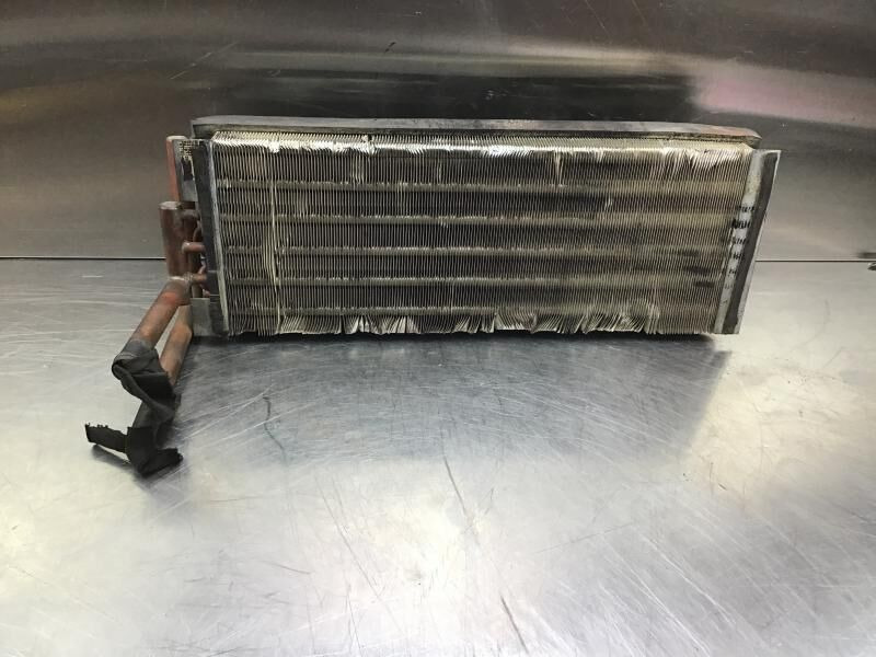 Liebherr L524 / L538 / L512 / L534 - Radiátor: 1 kép. Liebherr L524 / L538 / L512 / L534 - Radiátor: 1 kép.