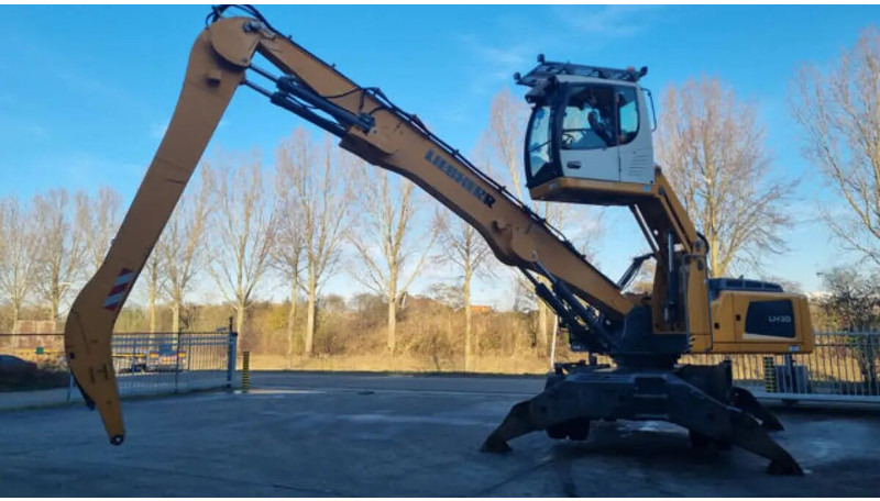 Hulladék kotró Liebherr LH30 M: 9 kép. Hulladék kotró Liebherr LH30 M: 9 kép.