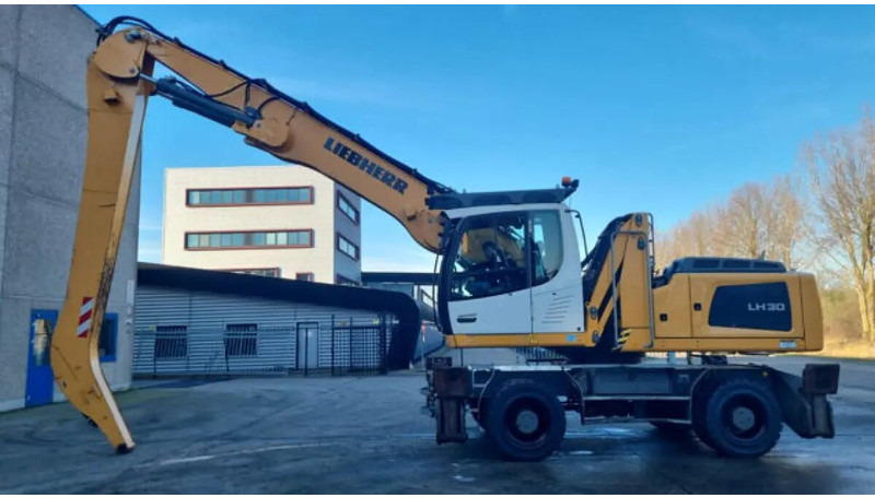 Hulladék kotró Liebherr LH30 M: 7 kép. Hulladék kotró Liebherr LH30 M: 7 kép.