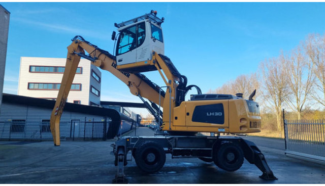 Liebherr LH30 M - Hulladék kotró: 3 kép. Liebherr LH30 M - Hulladék kotró: 3 kép.
