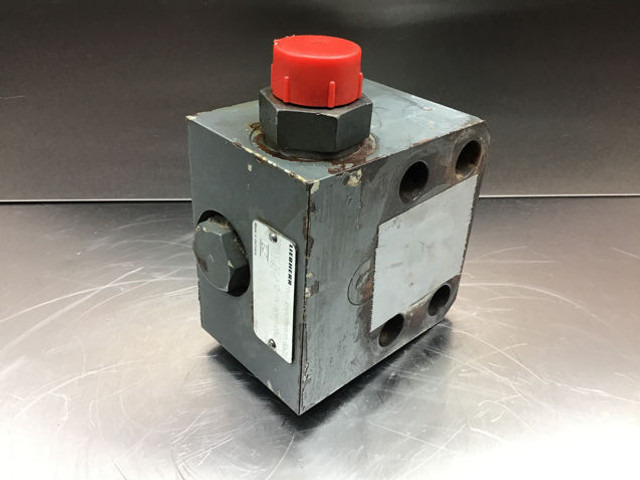 Liebherr Non Return Valve - Motor és alkatrészek: 1 kép. Liebherr Non Return Valve - Motor és alkatrészek: 1 kép.