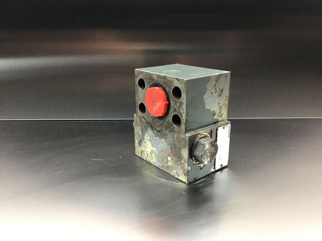 Liebherr Non-Return Valve - Motor és alkatrészek: 1 kép. Liebherr Non-Return Valve - Motor és alkatrészek: 1 kép.