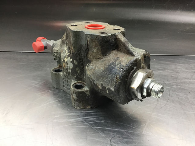 Liebherr Non Return valve - Szelep: 1 kép. Liebherr Non Return valve - Szelep: 1 kép.