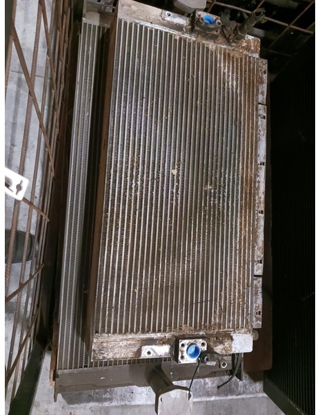Liebherr Oil Cooler - Radiátor: 1 kép. Liebherr Oil Cooler - Radiátor: 1 kép.