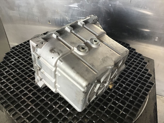 Liebherr Oil Sump - Forgattyúsház: 3 kép. Liebherr Oil Sump - Forgattyúsház: 3 kép.