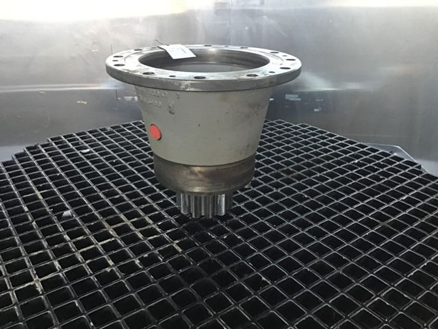 Liebherr Output Shaft Housing - Szabadonfutó agy: 2 kép. Liebherr Output Shaft Housing - Szabadonfutó agy: 2 kép.