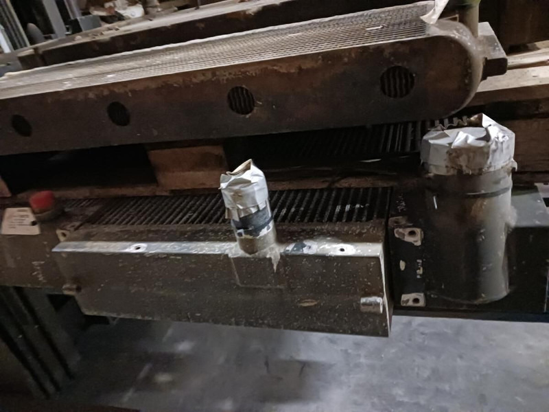 Liebherr PR742 B - Radiátor: 1 kép. Liebherr PR742 B - Radiátor: 1 kép.