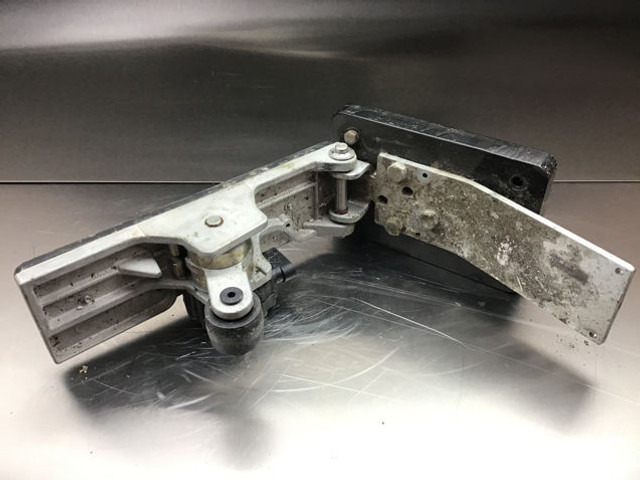 Liebherr Pedal - Pedál: 2 kép. Liebherr Pedal - Pedál: 2 kép.