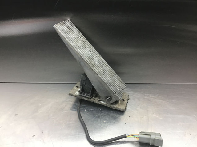 Liebherr Pedal - Pedál: 1 kép. Liebherr Pedal - Pedál: 1 kép.