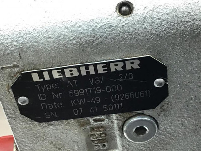 Liebherr Pilot Control Unit - Pedál: 5 kép. Liebherr Pilot Control Unit - Pedál: 5 kép.