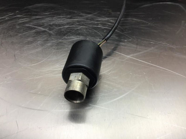 Liebherr Pressure Switch - Érzékelő: 3 kép. Liebherr Pressure Switch - Érzékelő: 3 kép.