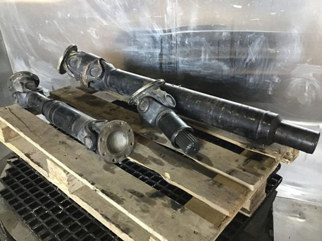 Liebherr Propellor Shaft - Féltengely: 2 kép. Liebherr Propellor Shaft - Féltengely: 2 kép.