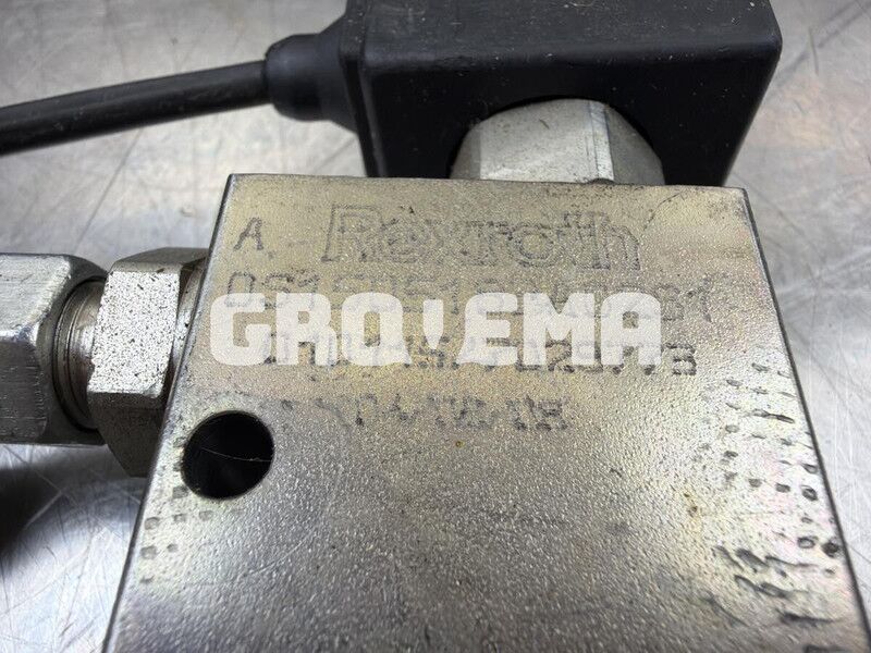 Liebherr R900 Li / R914B / R912 Li / R904 / A904C Li / A904 Li - Hidraulika: 4 kép. Liebherr R900 Li / R914B / R912 Li / R904 / A904C Li / A904 Li - Hidraulika: 4 kép.