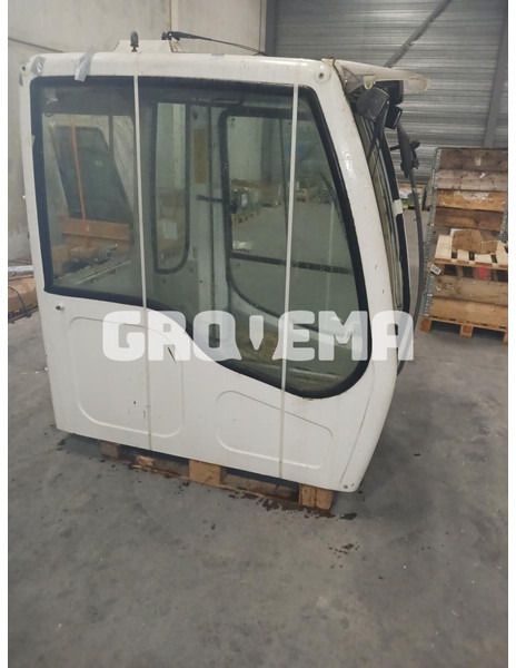 Liebherr R914B / R904 / A904 Li / A924B Li / A924 li / A914 Li / A934 Li / A934B Li / A944B Li / A914B Li / R914 / R924 / R924 B / R934 - Fülke és belső tér: 1 kép. Liebherr R914B / R904 / A904 Li / A924B Li / A924 li / A914 Li / A934 Li / A934B Li / A944B Li / A914B Li / R914 / R924 / R924 B / R934 - Fülke és belső tér: 1 kép.