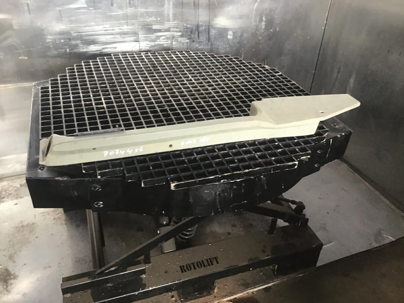 Liebherr R914STD / R914HDSL / R914B / R914 EW / R904 / R924 B / R934 / R934B / R954B / R964B / R974B / R974 - Légbeszívó cső: 1 kép. Liebherr R914STD / R914HDSL / R914B / R914 EW / R904 / R924 B / R934 / R934B / R954B / R964B / R974B / R974 - Légbeszívó cső: 1 kép.