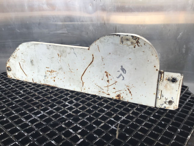 Liebherr R924 COMPACT - Motorháztető: 1 kép. Liebherr R924 COMPACT - Motorháztető: 1 kép.