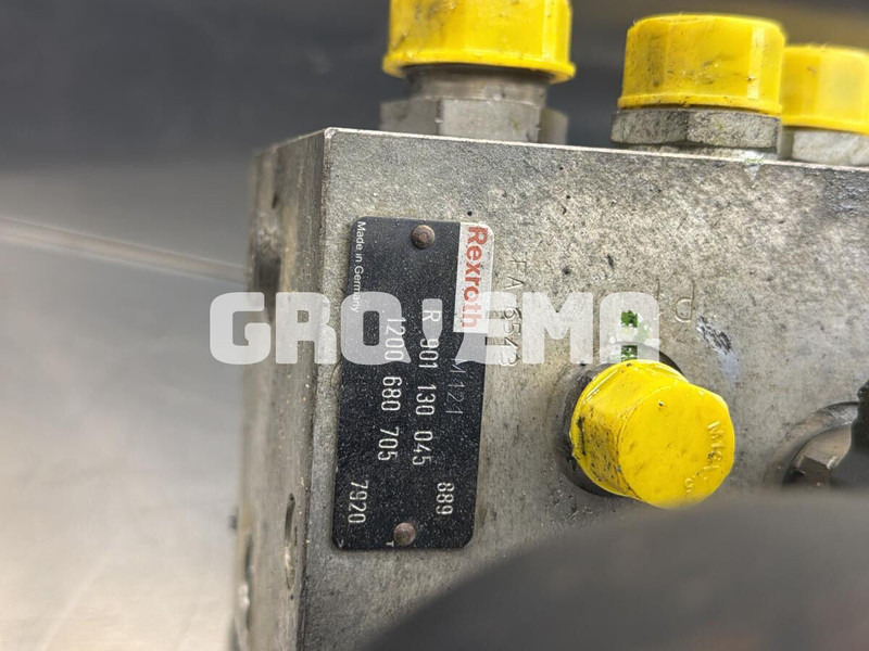 Liebherr R926 COMP / R926 K-LC / R926 LC / R926 CL / R926 NLC / R926 SLC / R926 WLC / R906 WLC - Hidraulika: 3 kép. Liebherr R926 COMP / R926 K-LC / R926 LC / R926 CL / R926 NLC / R926 SLC / R926 WLC / R906 WLC - Hidraulika: 3 kép.