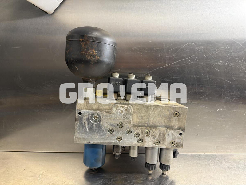 Liebherr R926 COMP / R926 K-LC / R926 LC / R926 CL / R926 NLC / R926 SLC / R926 WLC / R906 WLC - Hidraulika: 2 kép. Liebherr R926 COMP / R926 K-LC / R926 LC / R926 CL / R926 NLC / R926 SLC / R926 WLC / R906 WLC - Hidraulika: 2 kép.