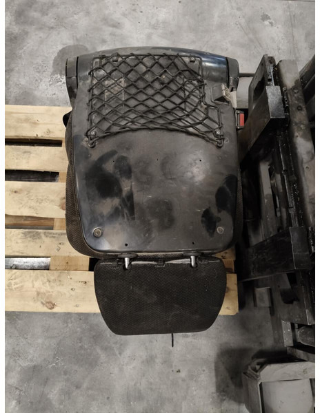 Liebherr R926 COMP / R946 LC / R946 LC-V / R946 NLC / R946 S-HD / R950 / R950 LC-V / R950 S-HD / R922 LC / R926 LC / R920 LC / R920 NLC / - Ülés: 1 kép. Liebherr R926 COMP / R946 LC / R946 LC-V / R946 NLC / R946 S-HD / R950 / R950 LC-V / R950 S-HD / R922 LC / R926 LC / R920 LC / R920 NLC / - Ülés: 1 kép.