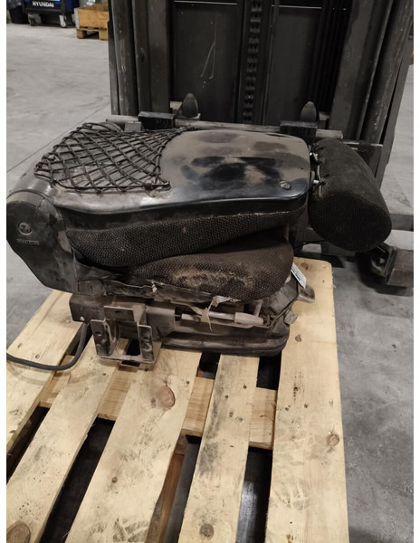 Liebherr R926 COMP / R946 LC / R946 LC-V / R946 NLC / R946 S-HD / R950 / R950 LC-V / R950 S-HD / R922 LC / R926 LC / R920 LC / R920 NLC / - Ülés: 2 kép. Liebherr R926 COMP / R946 LC / R946 LC-V / R946 NLC / R946 S-HD / R950 / R950 LC-V / R950 S-HD / R922 LC / R926 LC / R920 LC / R920 NLC / - Ülés: 2 kép.