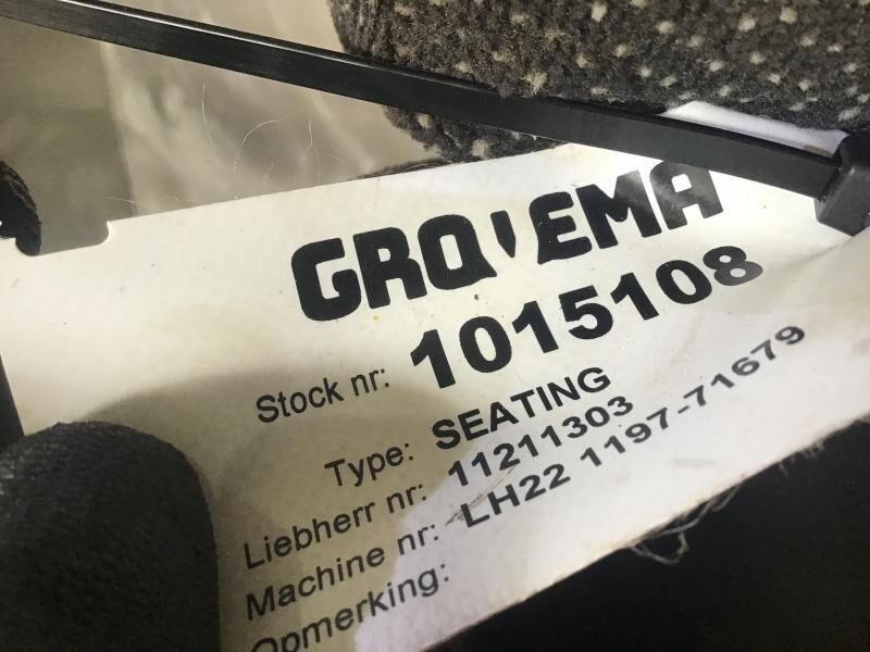 Liebherr R926 COMP / R946 LC / R946 LC-V / R946 NLC / R946 S-HD / R950 / R950 LC-V / R950 S-HD / R922 LC / R926 LC / R920 LC / R920 NLC / - Ülés: 3 kép. Liebherr R926 COMP / R946 LC / R946 LC-V / R946 NLC / R946 S-HD / R950 / R950 LC-V / R950 S-HD / R922 LC / R926 LC / R920 LC / R920 NLC / - Ülés: 3 kép.