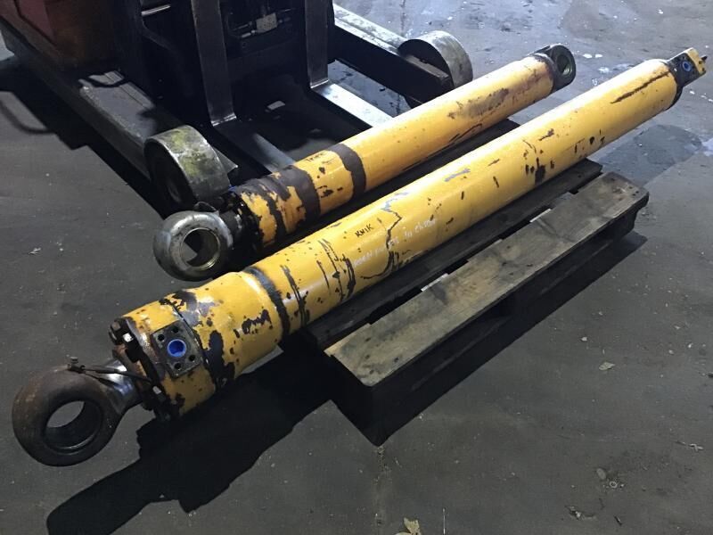 Liebherr R934B / R944 / R954B / R954C / A954 Li / A954B Li / R934C / R942 LI / R954 - Hidraulikus henger: 2 kép. Liebherr R934B / R944 / R954B / R954C / A954 Li / A954B Li / R934C / R942 LI / R954 - Hidraulikus henger: 2 kép.