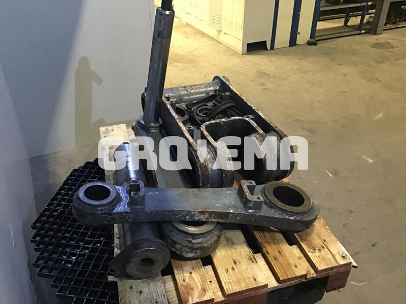 Liebherr R946 LC / R946 NLC / R950 LC-V / R954C / R956 / R974C / R956 LC - Gyorscsatlakozó: 4 kép. Liebherr R946 LC / R946 NLC / R950 LC-V / R954C / R956 / R974C / R956 LC - Gyorscsatlakozó: 4 kép.