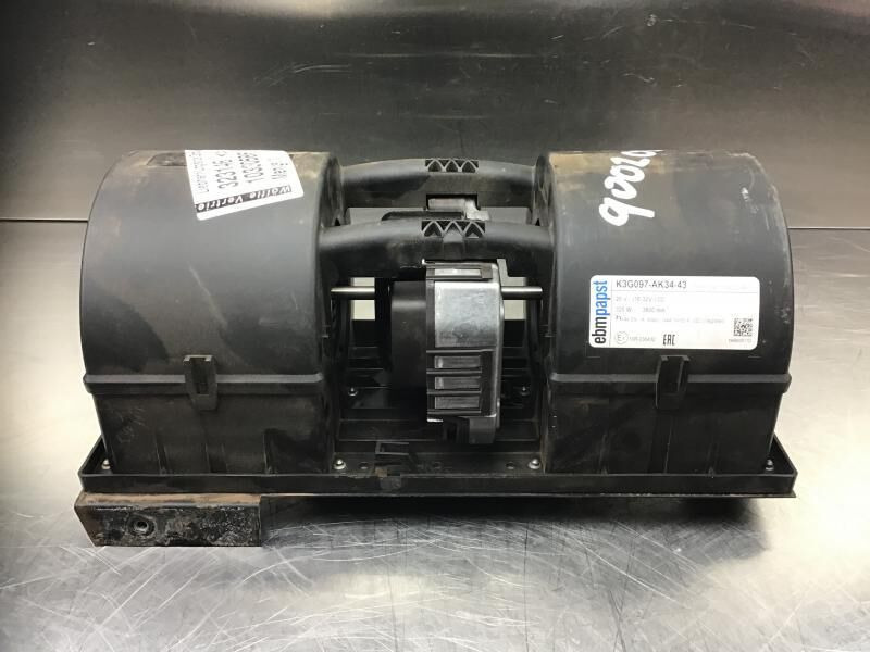 Liebherr R946 LC / R946 NLC / R956 / R976 / R926 LC / R920 / R920 LC - Fűtőmotor: 1 kép. Liebherr R946 LC / R946 NLC / R956 / R976 / R926 LC / R920 / R920 LC - Fűtőmotor: 1 kép.