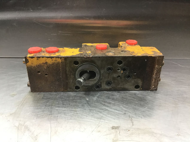 Liebherr Regulating Valve - Hidraulika: 1 kép. Liebherr Regulating Valve - Hidraulika: 1 kép.