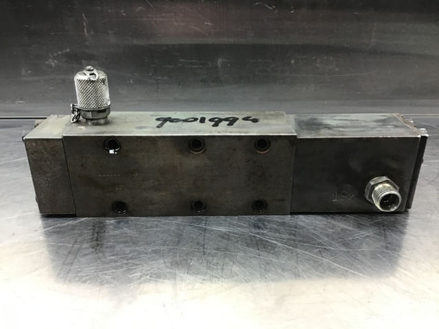 Hidraulika Liebherr Regulating Valve: 1 kép.