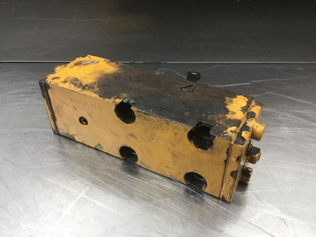 Liebherr Regulating Valve - Hidraulika: 2 kép. Liebherr Regulating Valve - Hidraulika: 2 kép.