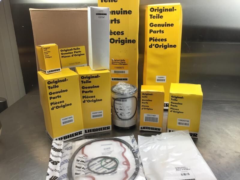 Liebherr Service Kit 1000 hours R906/R916/R926 - Üzemanyagszűrő: 1 kép. Liebherr Service Kit 1000 hours R906/R916/R926 - Üzemanyagszűrő: 1 kép.