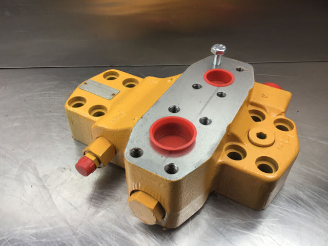 Liebherr Shuttle Valveblock - Szelep: 1 kép. Liebherr Shuttle Valveblock - Szelep: 1 kép.