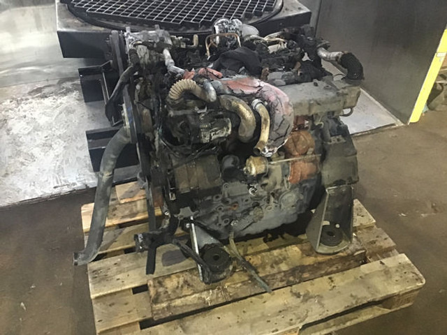 Liebherr TCD3.6L4 - Motor: 3 kép. Liebherr TCD3.6L4 - Motor: 3 kép.